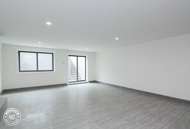 Building Photo - 1480 Pacific St
