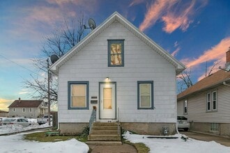 Building Photo - 3202 Caledonia St