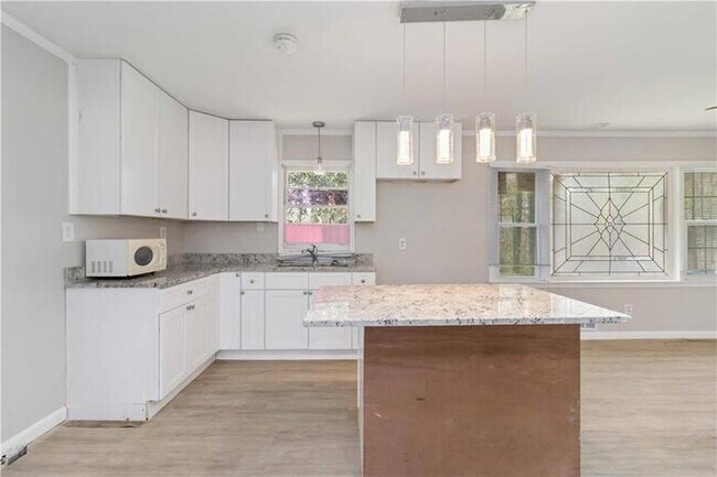 Foto del edificio - Spacious 3 Bedroom Ranch Home, Completely ...