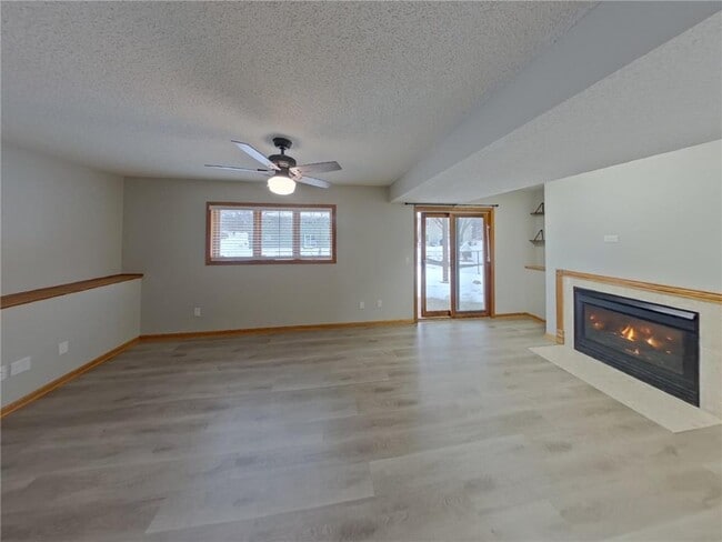 Foto del edificio - 14885 Crandall Ave.