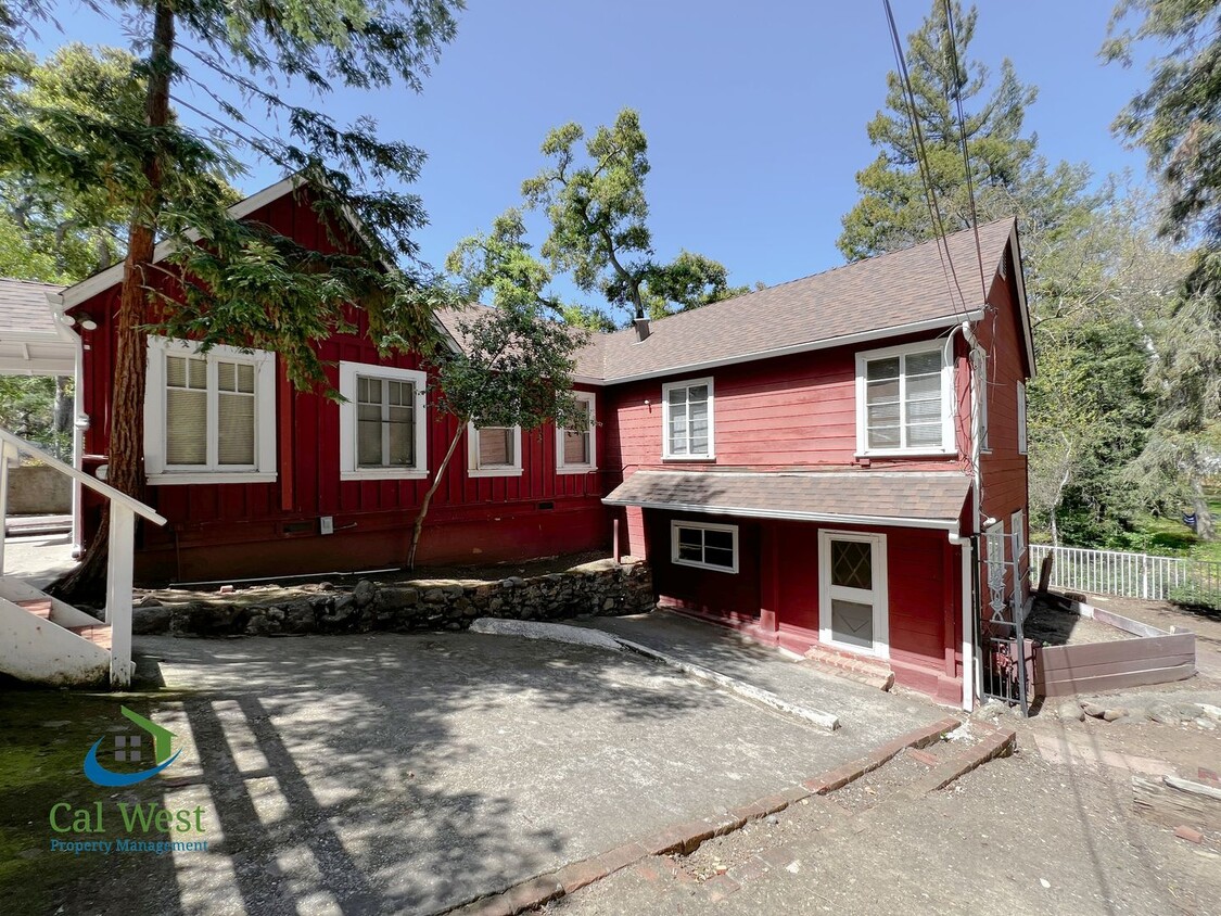 Primary Photo - $3,695 - Beautiful 3 BD/1.5 BA Home in Old...