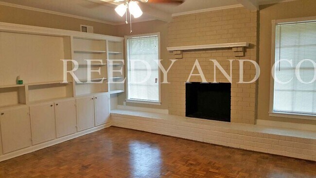 Building Photo - 5316 Pipers Gap Cove