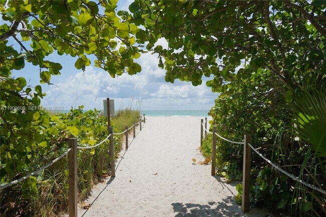 Foto del edificio - 5701 Collins Ave