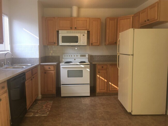 Foto del edificio - 4544 N Sharon Ave