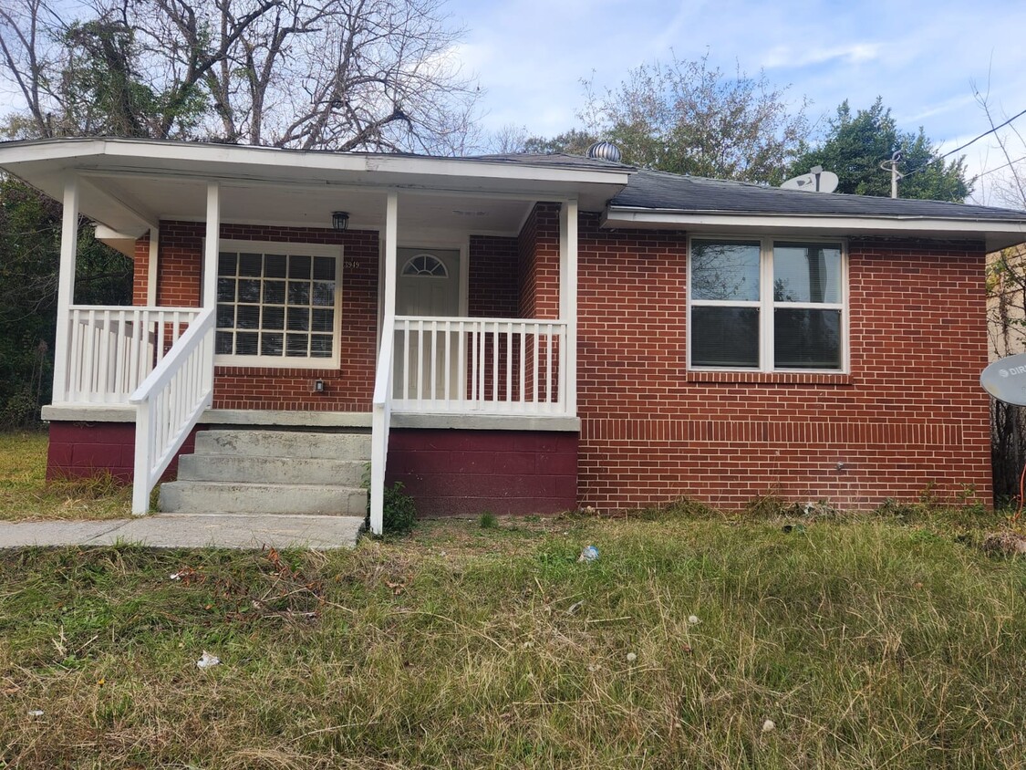 Primary Photo - 3949 Forest Ave W
