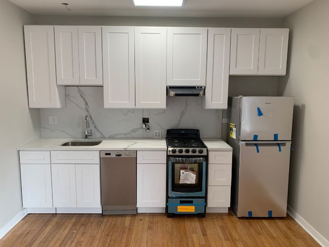 Foto del edificio - 3250 N Pulaski Rd