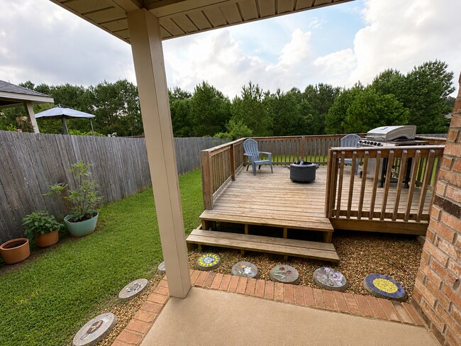 Foto del edificio - 16833 Avery Ln