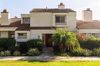 Building Photo - 13 Morena