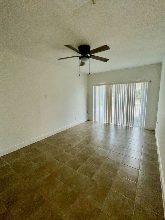 Building Photo - 1 Bed /1 Bath w/ Private Courtyard