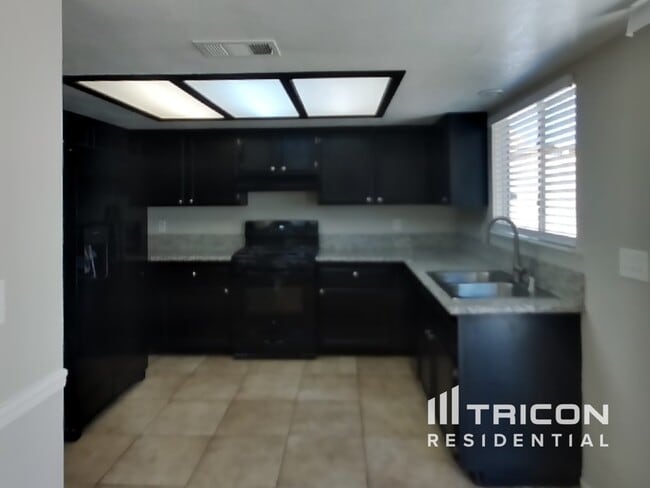 Foto del edificio - 5848 Goodsprings Ct