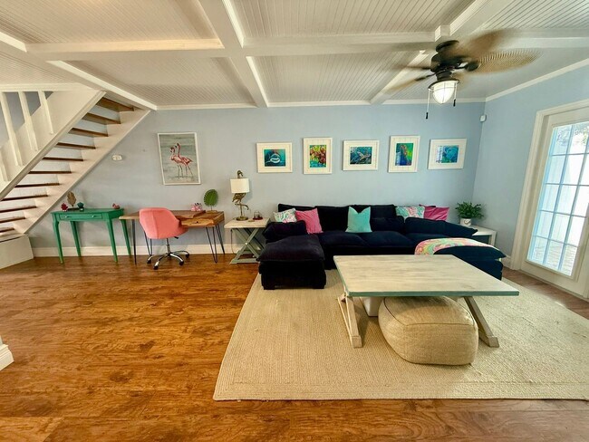 Foto del edificio - Beautiful 2 Bedroom Townhome in NSB with p...