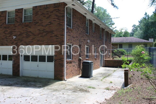 Building Photo - 2349 Valley Way