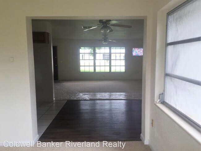 Building Photo - 2 br, 1 bath House - 5 South Washington St...