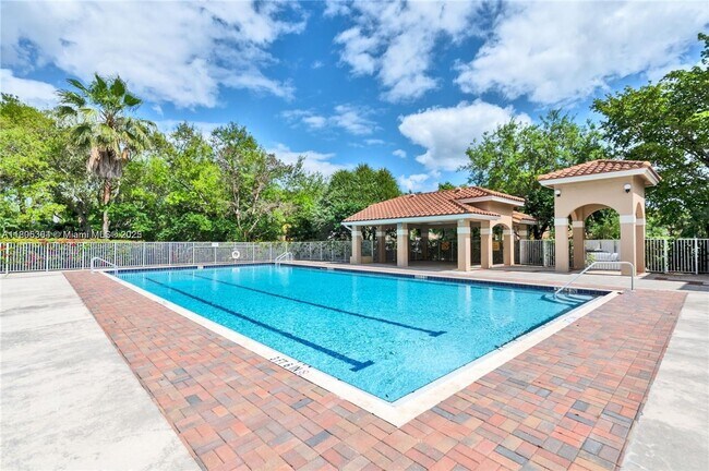 Foto del edificio - 1533 Garden Rd