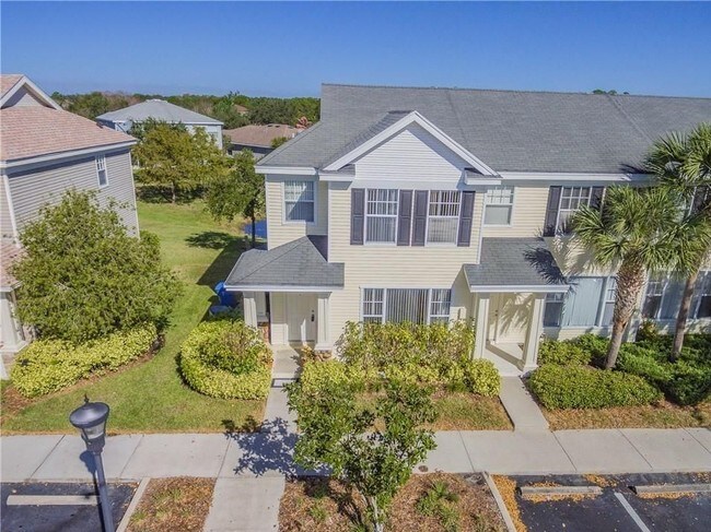 Building Photo - Magnificent Country Chase Townhome