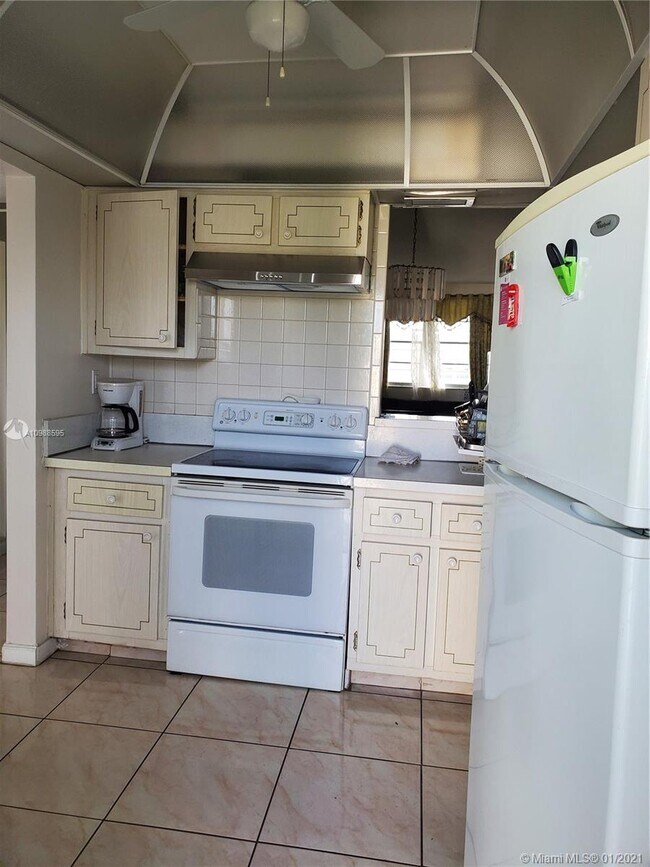 Foto del edificio - 1333 E Hallandale Beach Blvd