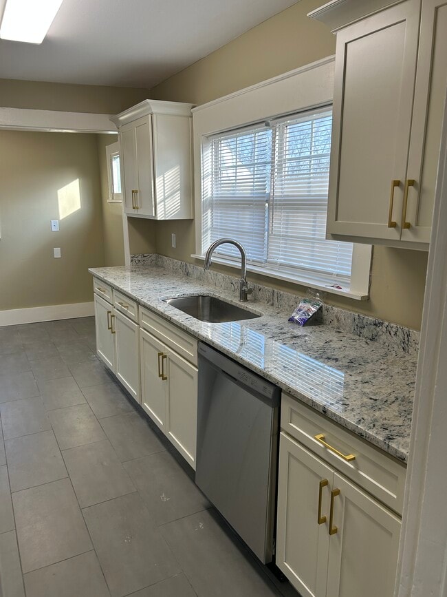 Building Photo - 404 Delaware Ave