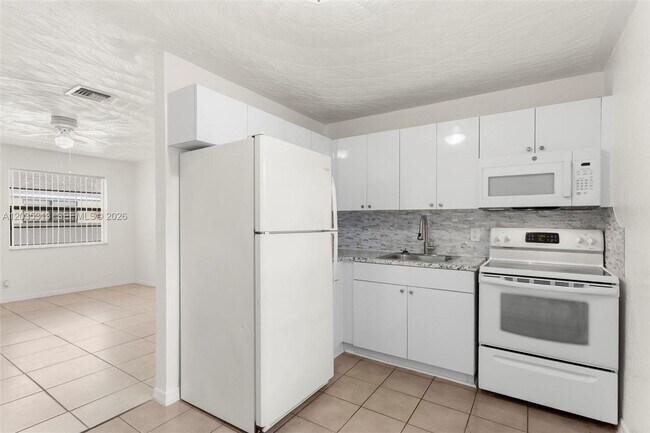 Foto del edificio - 4120 SW 19th St