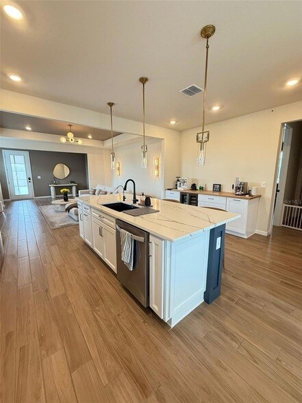 Foto del edificio - 3158 Voyager Ave