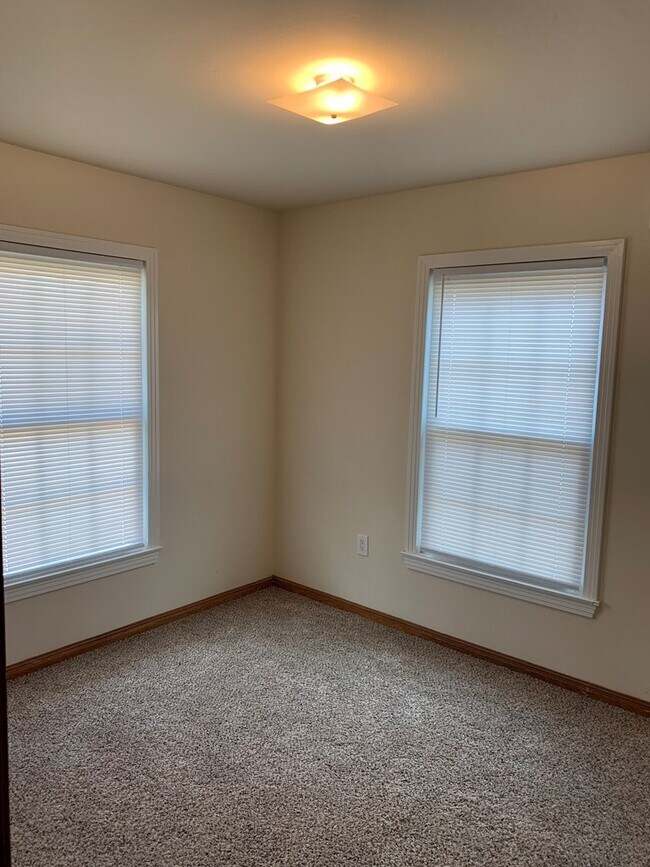 Building Photo - 2910 N Tom Green Ave