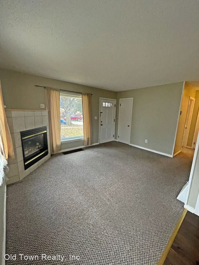 Building Photo - 3 br, 2 bath House - 815 Starwick