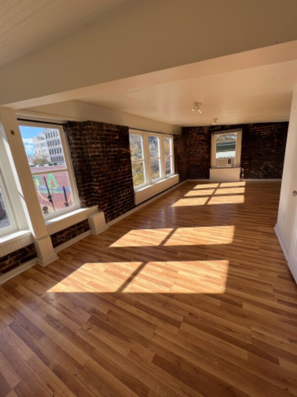 Foto del edificio - 119 W Main St