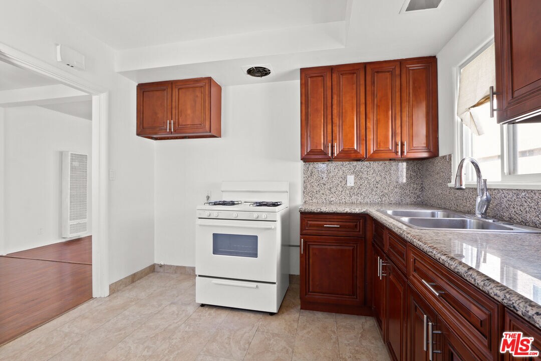 Foto principal - 8521 Saturn St