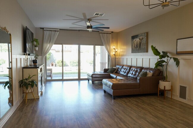 Foto del edificio - 884 W Whistling Thorn Ave