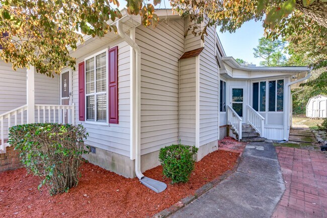 Building Photo - Delightful 3-bedroom, 2-bathroom home loca...