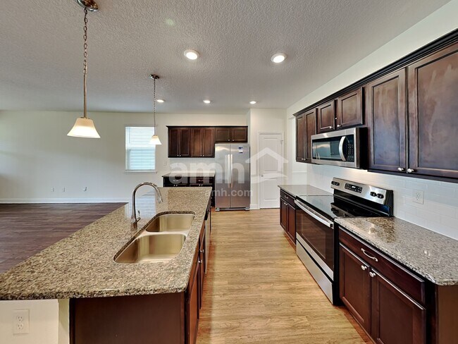 Foto del edificio - 3054 Creek Village Ln