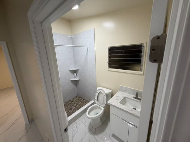 Foto del edificio - 1676 Hoonipo St