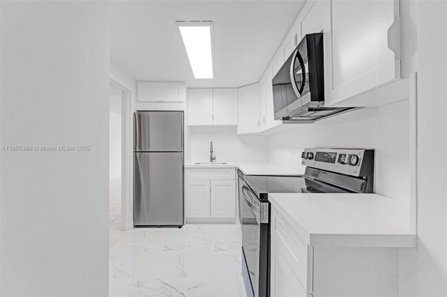 Foto del edificio - 905 Brickell Bay Dr
