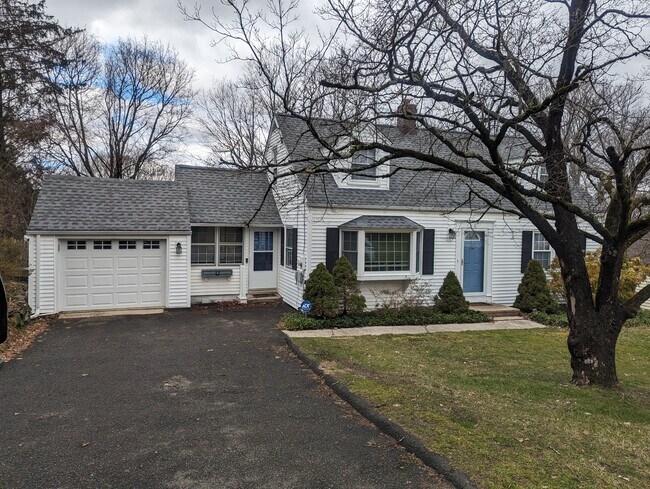 Building Photo - 9 Topstone Dr