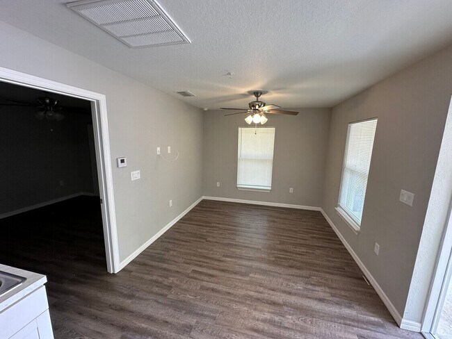 Foto del edificio - 5580 NE 35th St