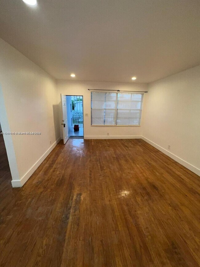 Foto del edificio - 9740 Bay Harbor Terrace