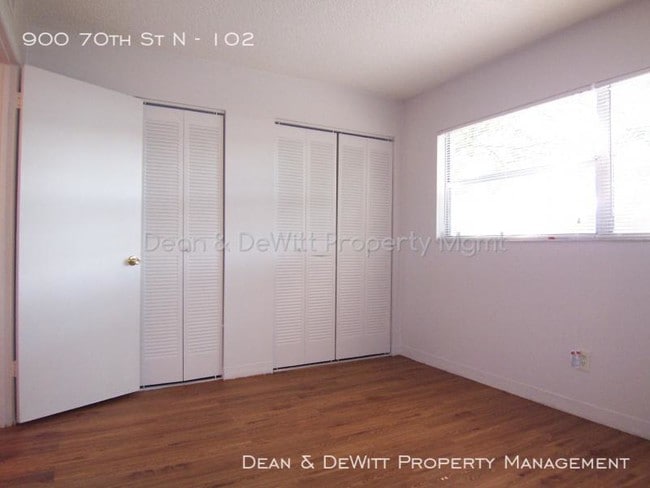 Foto del edificio - 900 70th St N