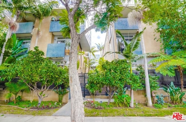 Foto del edificio - 11960 Iowa Ave