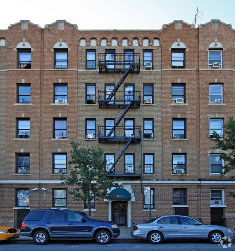 Primary Photo - 37-31 Crescent St