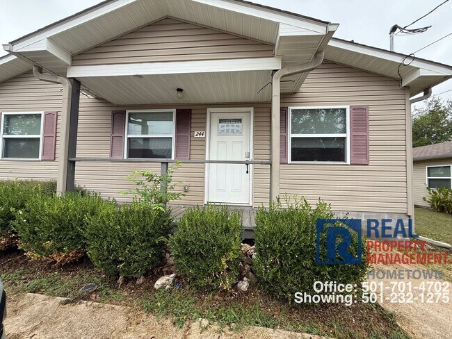 Building Photo - Spacious 4-Bed, 2-Bath Home with Solar Panels & Fenced Yard in Hot Springs