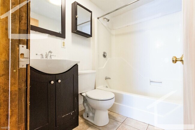 Foto del edificio - 4 br, 1 bath Duplex - 6 Shepard St 6