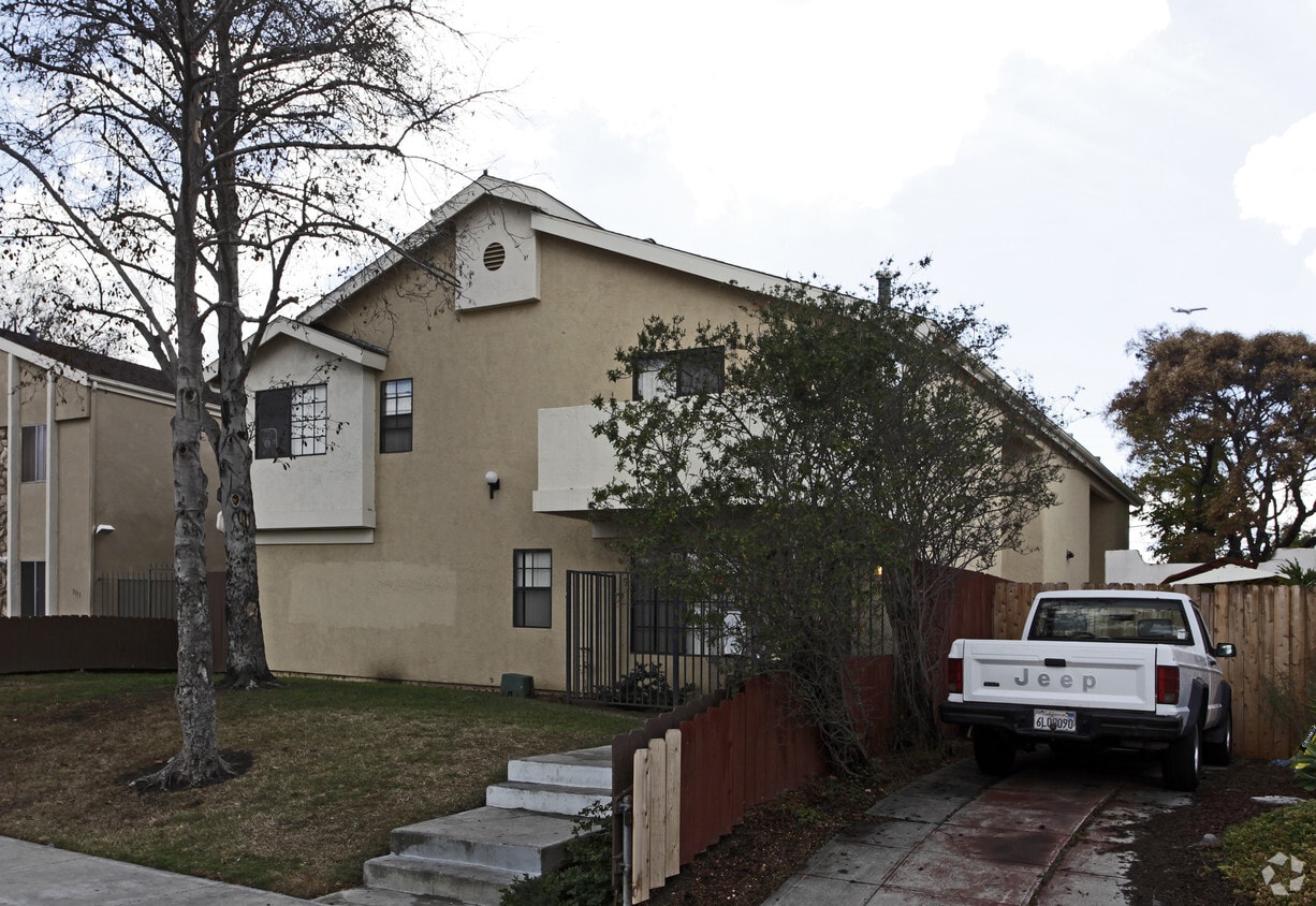 Primary Photo - 3125 Ivy St