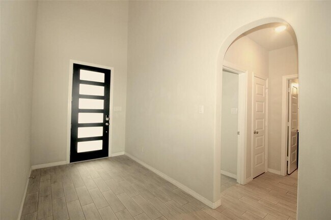 Foto del edificio - 1019 Fresh Spring Rd