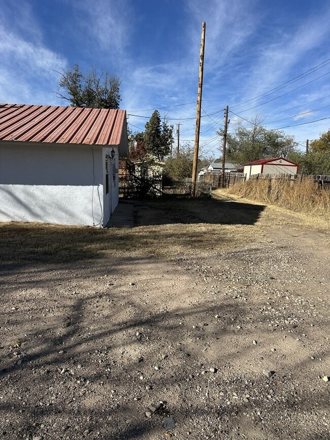 Building Photo - 1104 N 5th St