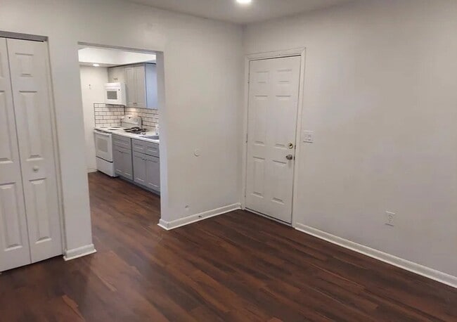 Building Photo - 824 Valencia Ave