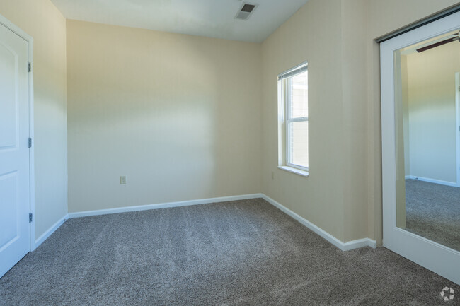 2BR, 2BA - 807SF - Master Bedroom - Copper View Apartments