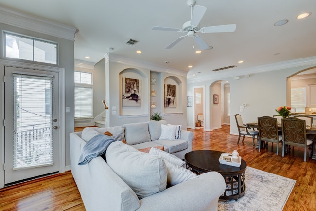 Photo - 606 Leverkuhn St Townhome