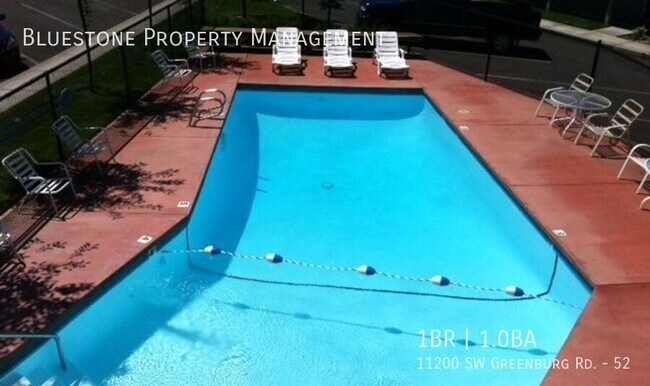 Foto del edificio - Upper Floor 1 Bedroom with wall A/C