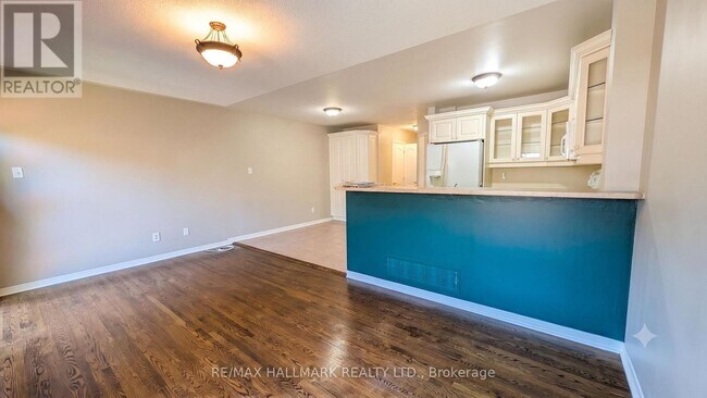Building Photo - 441 Heddle Crescent