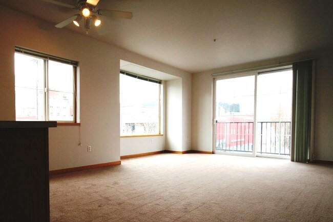 Viviendo - 1415 SW Alder St