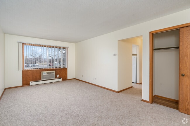 2BR,1BA - 700SF - Living Room - 1700/10 Johnson